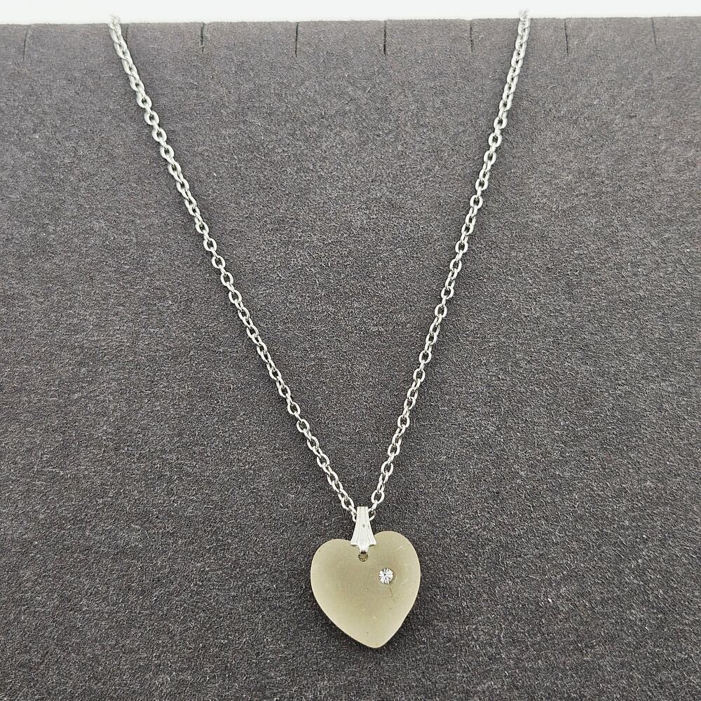 Crystal Stone Heart Pendant Necklace On Silver Tone Chain Feminine Preppy Fairy